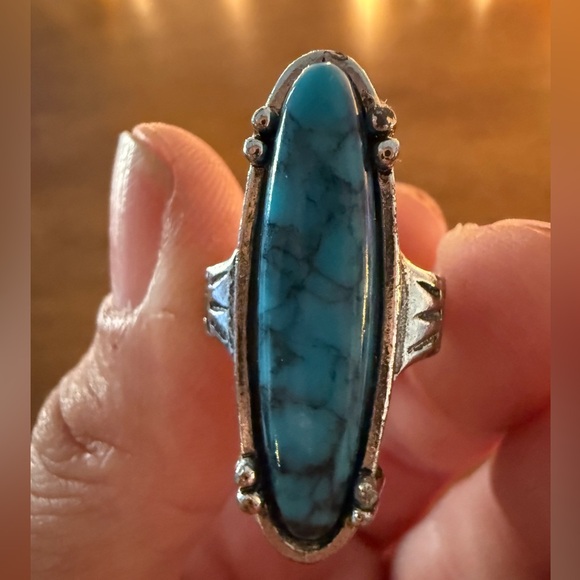 Artisan Ring with Turquoise Stone - Picture 3 of 9